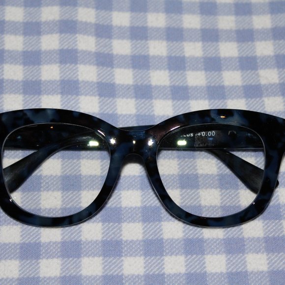 Peepers Accessories - New Peepers Glasses with Tweed Case